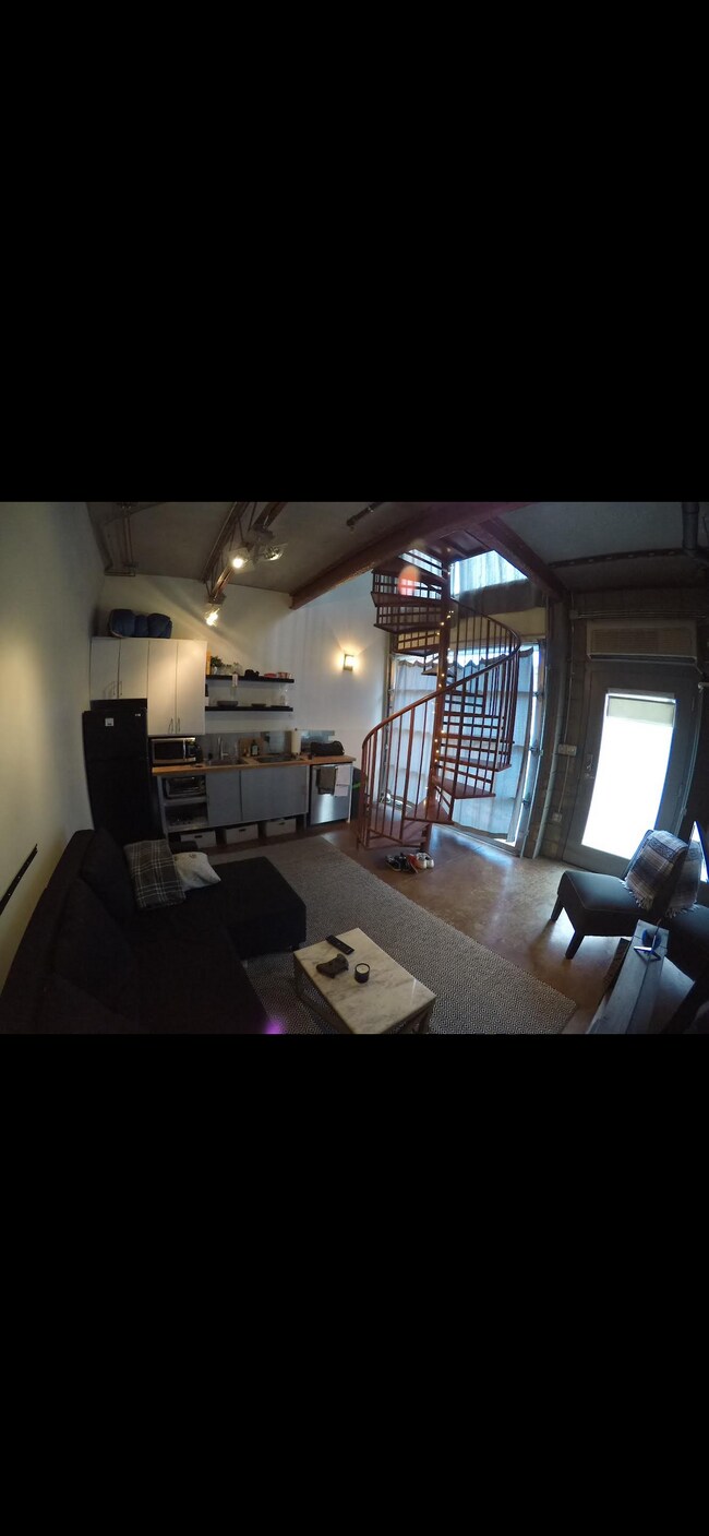 Foto del edificio - 360 W 300 S