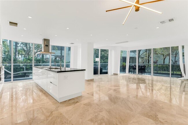 Foto del edificio - 2950 NE 188th St