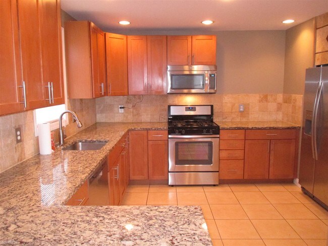 Foto del edificio - 6921 Sollers Point Rd