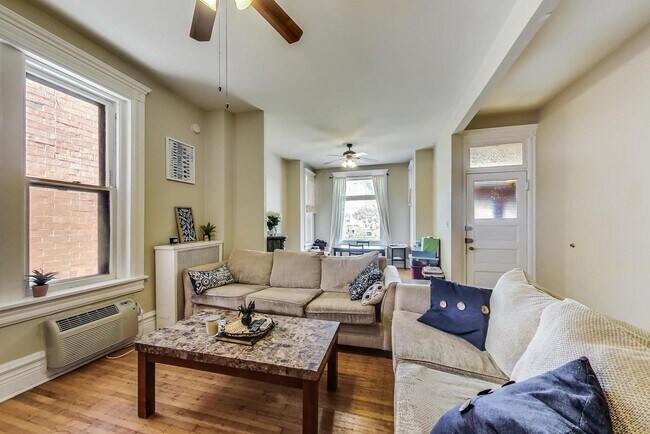 Foto del edificio - 643 W Wrightwood Ave