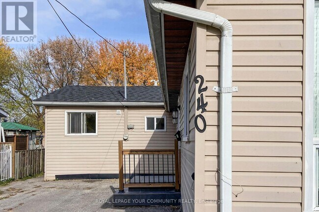 Building Photo - 240 Royal Rd