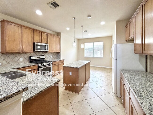 Building Photo - 4-Bedroom, 2.5-Bath Home with Easy Access ...