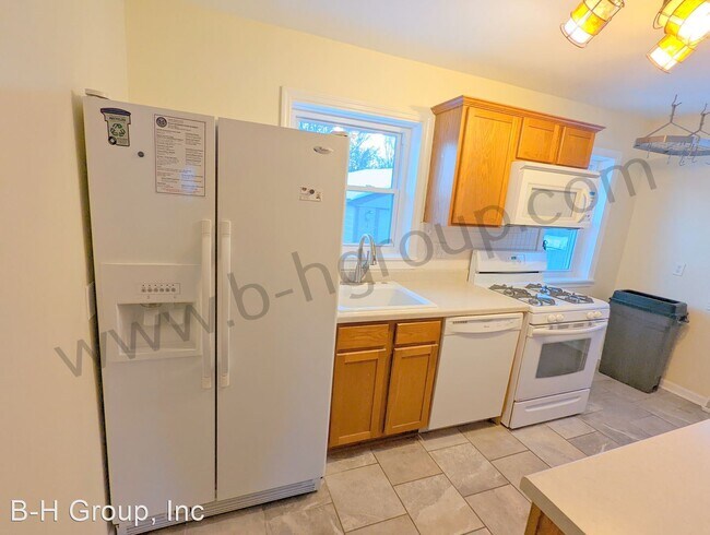 Building Photo - 3 br, 1 bath House - 11120 8th  Ave