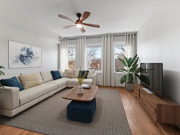 Building Photo - Renovated 2 bed 2 bath Lincoln Square Apartment!