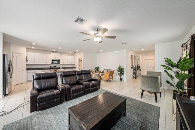 Foto del edificio - 6300 Beverly Hls Dr