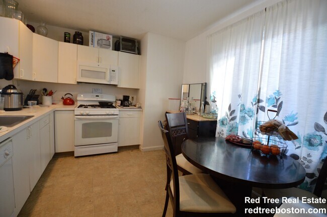 Photo - 11 Etna St Townhome