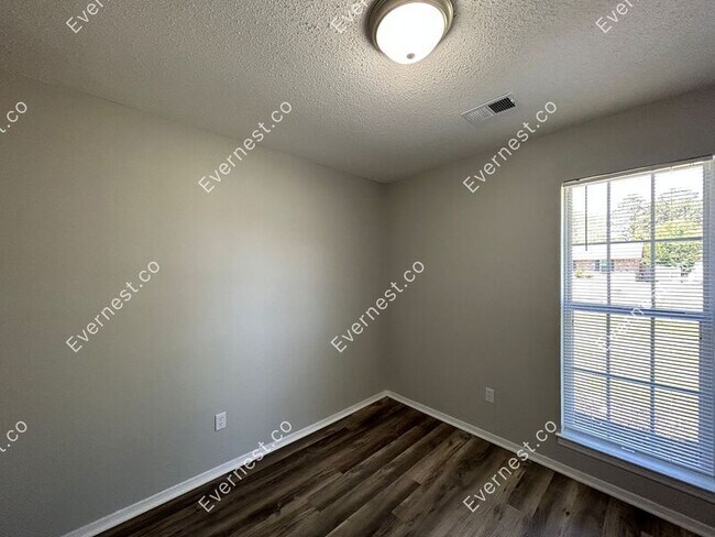 Foto del edificio - 6260 Somerset Dr