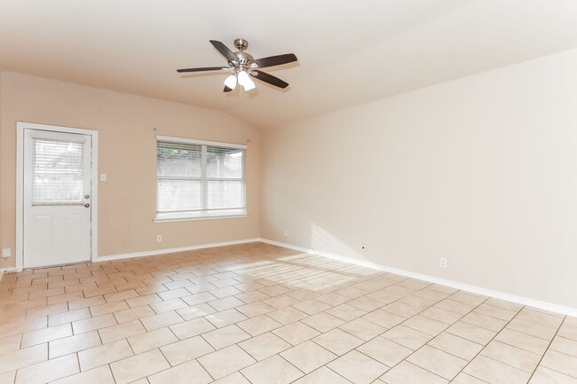 Building Photo - 4 bedroom - Open Floor plan - Move in ready