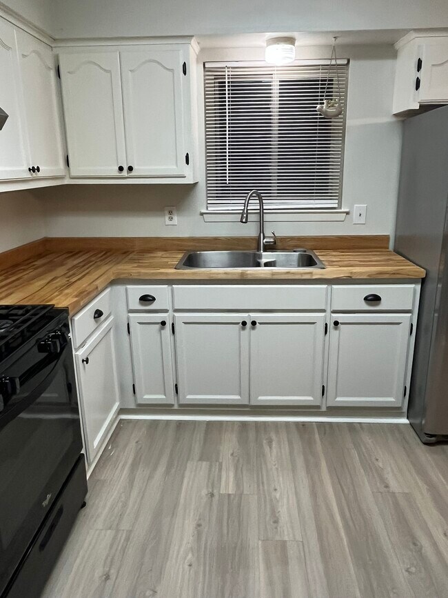 Foto del edificio - 6552 Cortez Cir