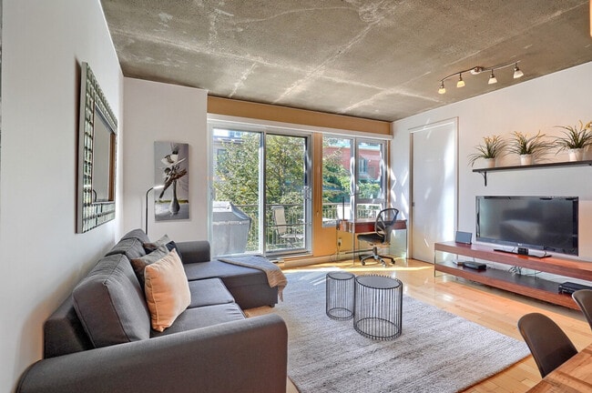 Building Photo - 1102 Rue de Bleury