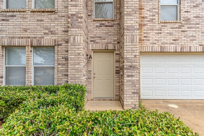 Building Photo - 8749 Hunters Trail
