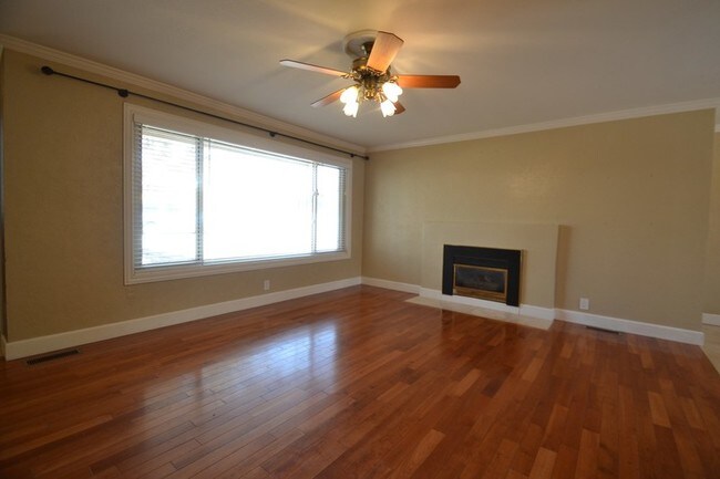 Building Photo - 1348 Orchard Dr