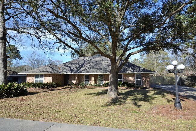 Building Photo - Beautiful Remodeled 3 Bedroom Home in Zach...