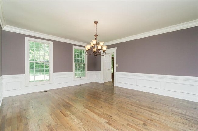 Building Photo - 565 River Chase Point