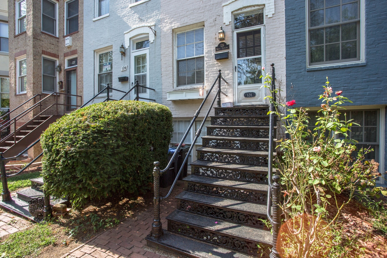 Primary Photo - 126 N Carolina Ave SE