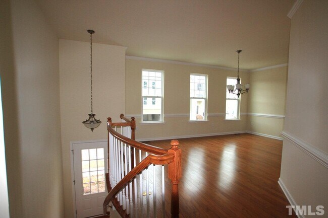 Foto del edificio - 704 Edgewater Ridge Ct