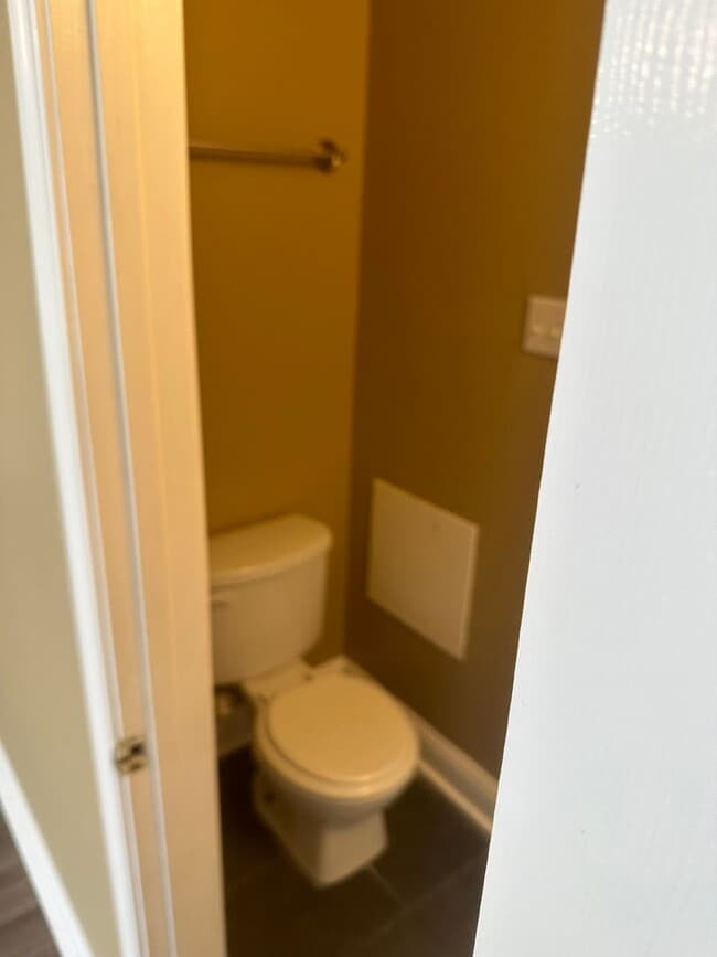 Building Photo - 3 Bedroom 2.5 Bath Townhouse