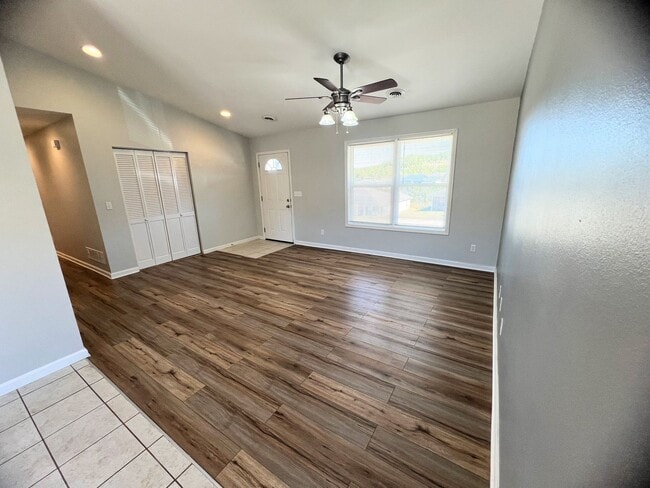 Foto del edificio - Newly Renovated Fenced Home Close to FLW!