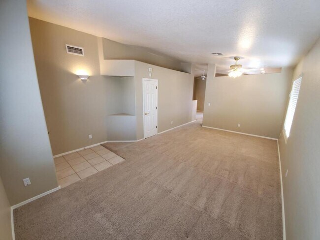 Foto del edificio - 6591 W Blythe Pl