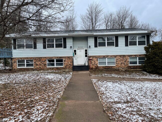Foto del edificio - 1100 Northland Dr