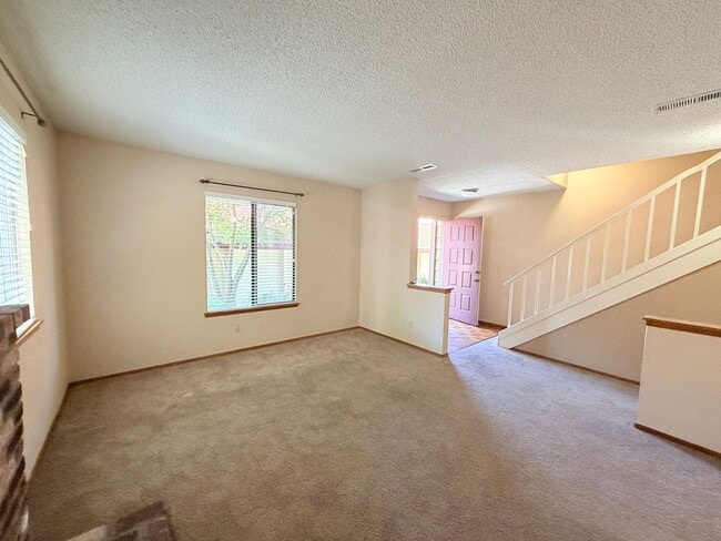 Building Photo - Charming Two-Story Petaluma Home – Private Yard & Community Amenities