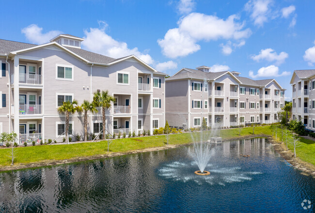 Building Photo - Palms of Pinellas