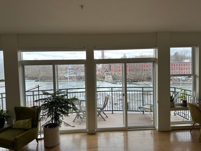 ¡Vistas de cascadas por doquier! - 60 Winooski Falls Way