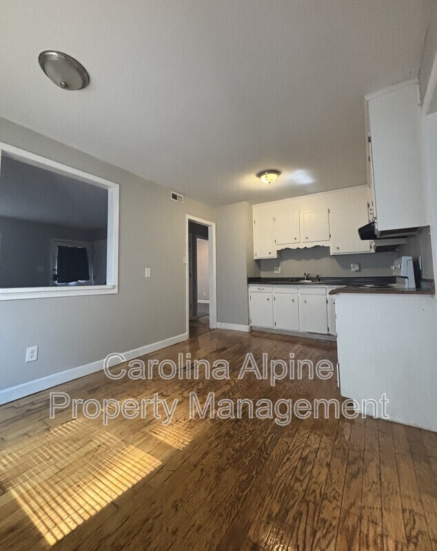 Foto del edificio - 8523 Stonehurst Dr
