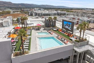 Building Photo - Gideon