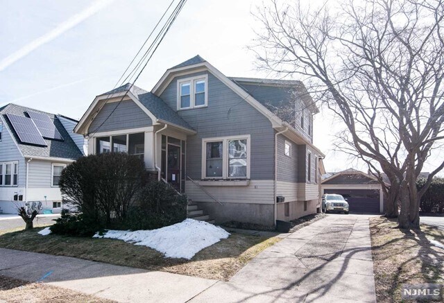 Primary Photo - 81 Savoy Pl