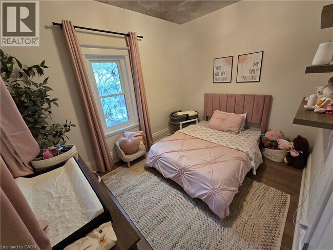 Photo du bâtiment - 444 Maple Ave