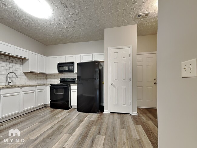 Building Photo - 2330 Marlin Dr