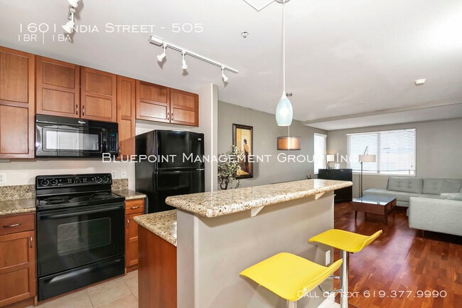 Building Photo - Little Italy Gem!
