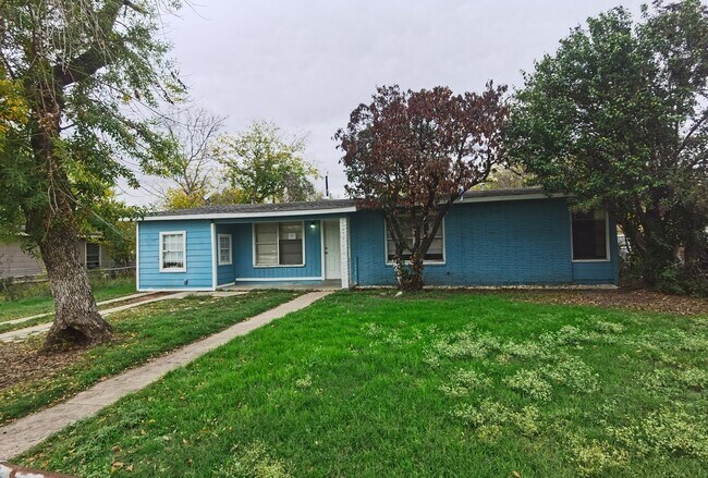 Foto del edificio - 4 Bedroom 2 bath in Valley High