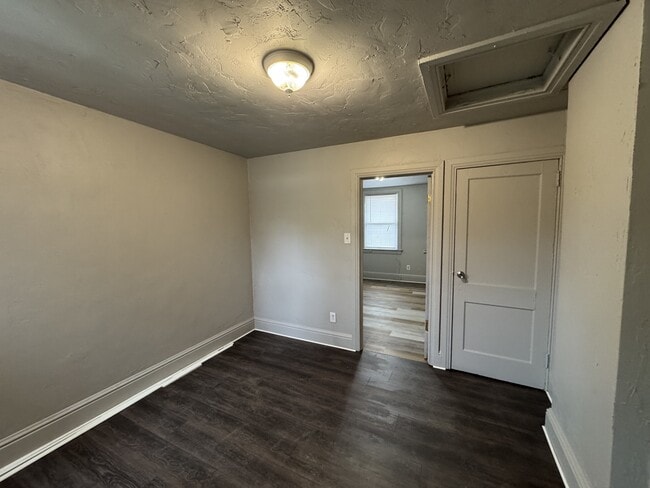 Building Photo - 407 E King St