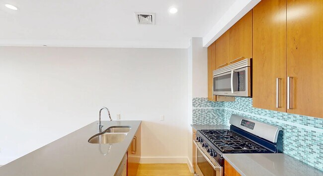 Foto del edificio - wonderful one bedroom for immediate move