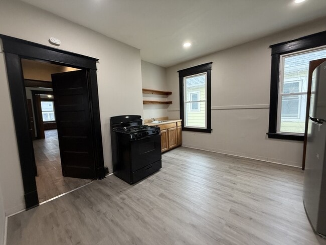 Building Photo - 34 Besch Ave