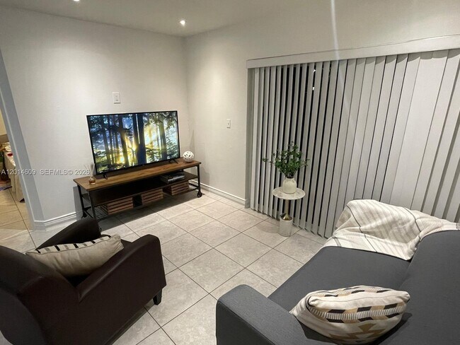 Foto del edificio - 17550 NW 67th Pl