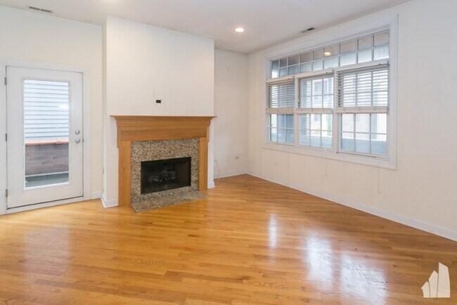 Building Photo - 1438 W Belmont Ave
