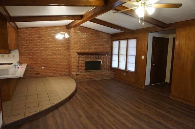 Building Photo - 3821 51