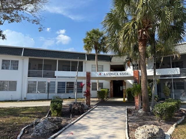 Foto del edificio - 6501 Winfield Blvd
