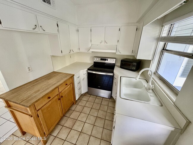 Building Photo - 6587 Towhee Dr