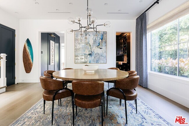 Foto del edificio - 3943 McLaughlin Ave