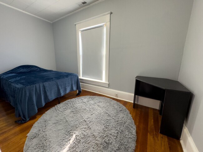Foto del edificio - 1411 Clarke Ave SW
