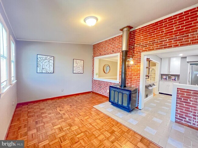 Foto del edificio - 705 Eastshire Dr