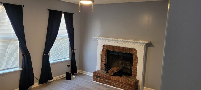 Foto del edificio - 138 Mossydale Ln