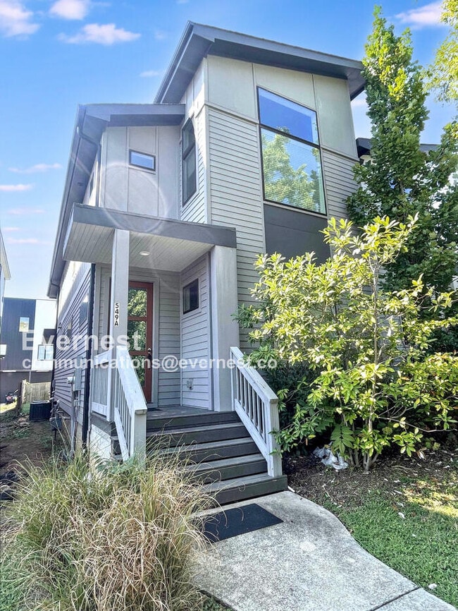 Foto del edificio - 549 Moore Ave