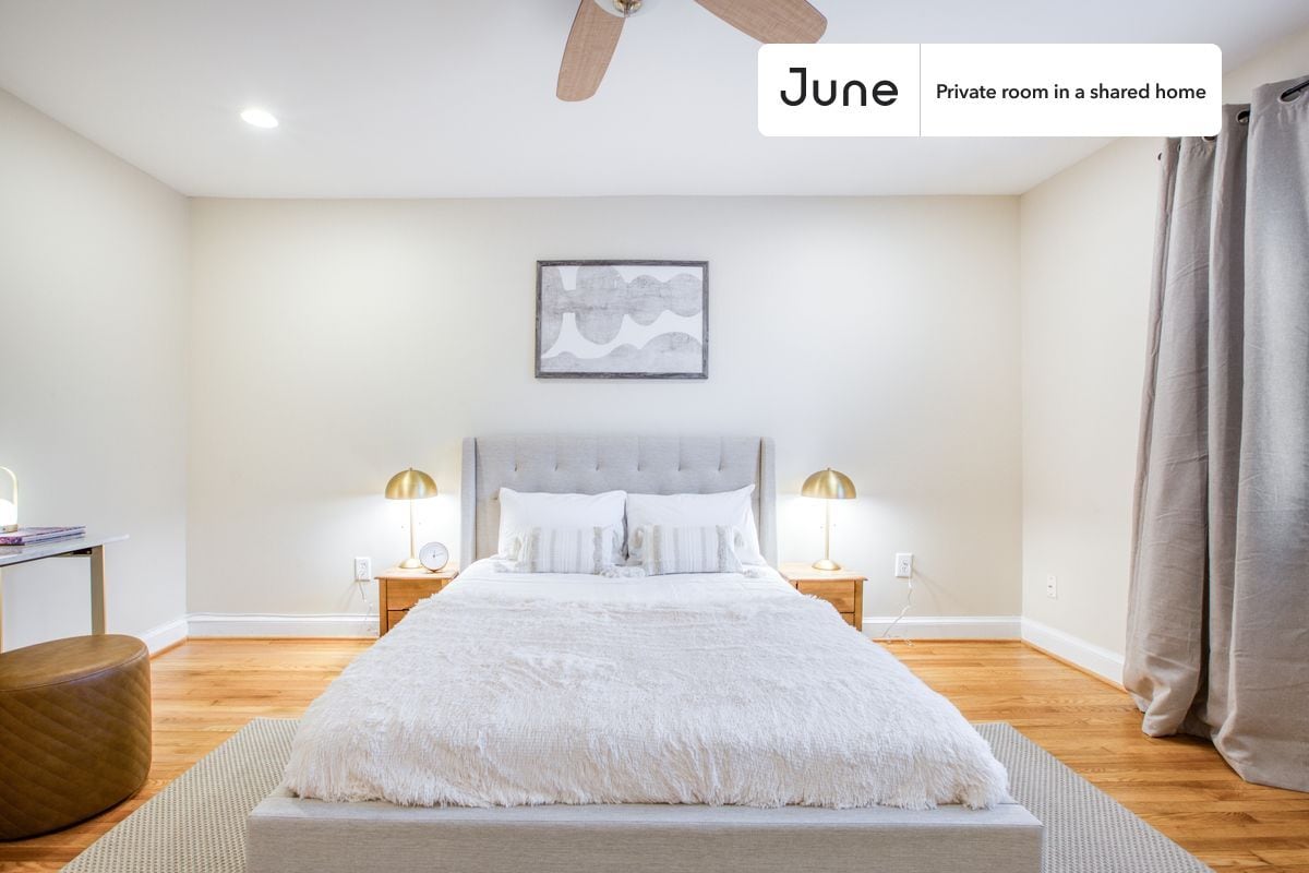 Room in Shared 3 bed/2 bath home - Room in Shared 3 bed/2 bath home