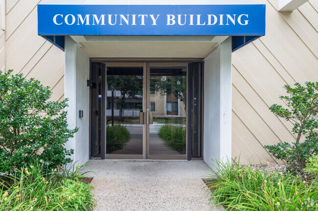 Building Entrance - Braintree Village