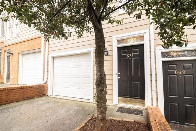 Building Photo - Beautifully Renovated 2/1.5 Townhome in Vi...